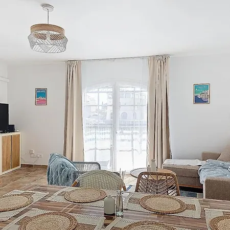 Marina 6 Pers Terrasse Clim Vue Canal Et Piscine Commune * エーグ・モルト