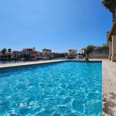 Marina 6 Pers Terrasse Clim Vue Canal Et Piscine Commune *