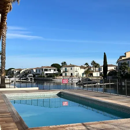 Marina 6 Pers Terrasse Clim Vue Canal Et Piscine Commune ヴィラ エーグ・モルト